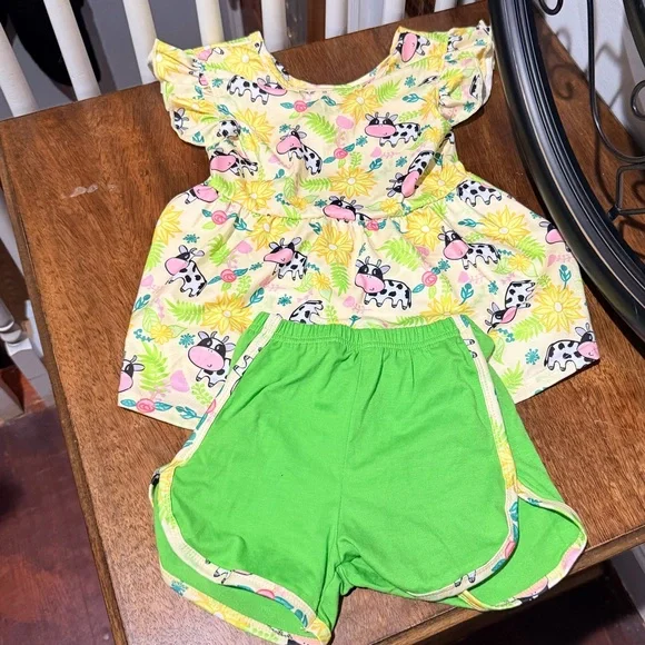 Boutique Yellow Cow Print Toddler top with Green Bloom Shorts - Picture 4 of 6